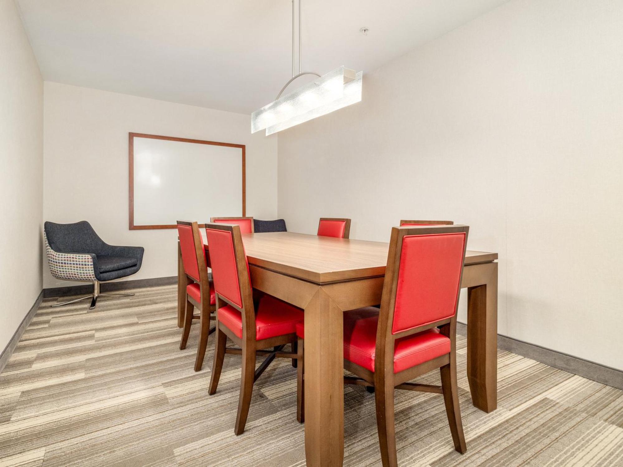 Holiday Inn Express & Suites Medicine Hat By Ihg Εξωτερικό φωτογραφία