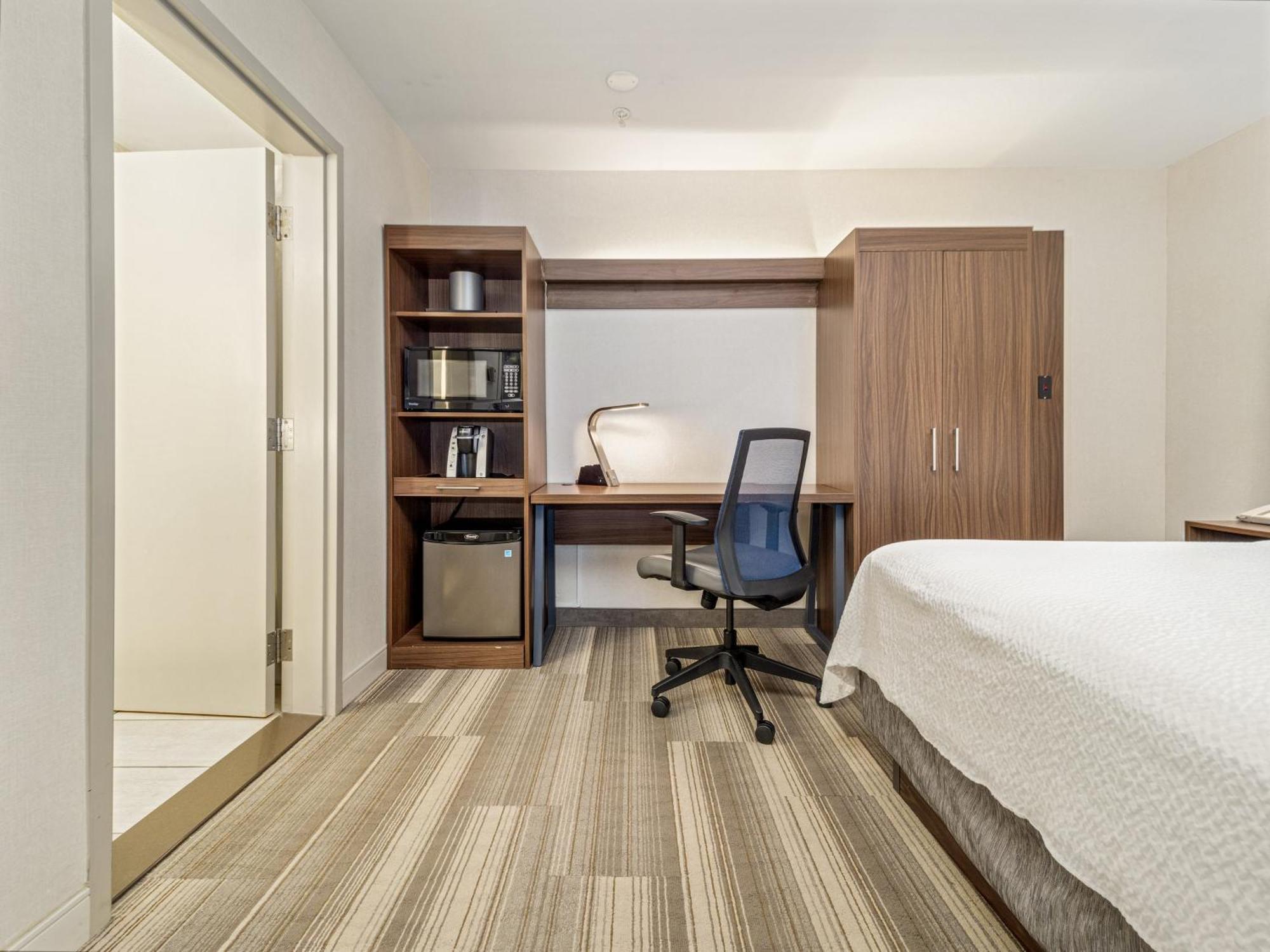 Holiday Inn Express & Suites Medicine Hat By Ihg Εξωτερικό φωτογραφία